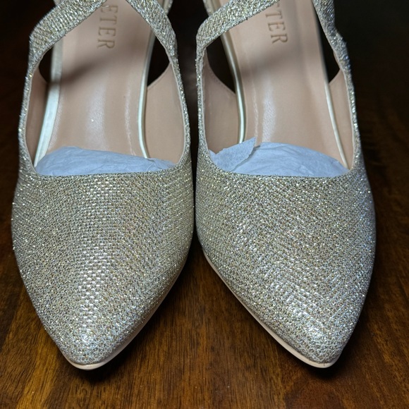 NWT Women’s Gold Glitter Heels Size 6  4" Pointed Toe Crossed Ankle Strap - Picture 6 of 16